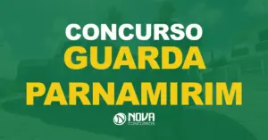 Guarda feminina ao lado de uma viatura azul e branca da Guarda de Parnamirim, Rio Grande do norte.