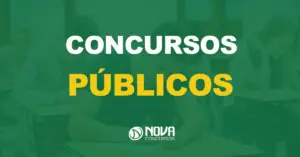 pessoas fazendo exame em sala de aula com texto sobre a imagem escrito concursos públicos