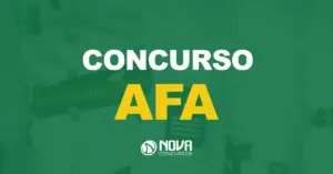 Oficiais da AFA (Força Aérea Brasileira) em formação durante exercício militar.