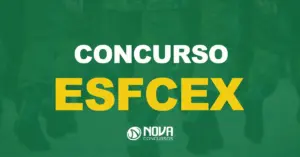 Soldados marchando em formação. Texto sobre a imagem Concurso EsFCEx