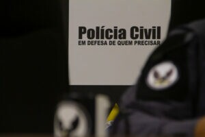 Polícia Civil MG em defesa de quem precisar. Policial fardado