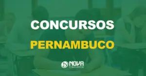 pessoas fazendo exame em sala de aula com texto sobre a imagem escrito concursos Pernambuco (PE)