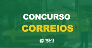 carteiro retirando encomenda do carro do correios para entregar com texto sobre a imagem escrito concurso Correios