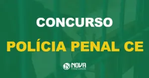 Policial penal tranca a porta no corredor da prisão. Texto sobre a imagem Concurso Polícia Penal CE