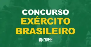 Soldados do Exército Brasileiro alinhados em formação, trajando fardas e portando armas.