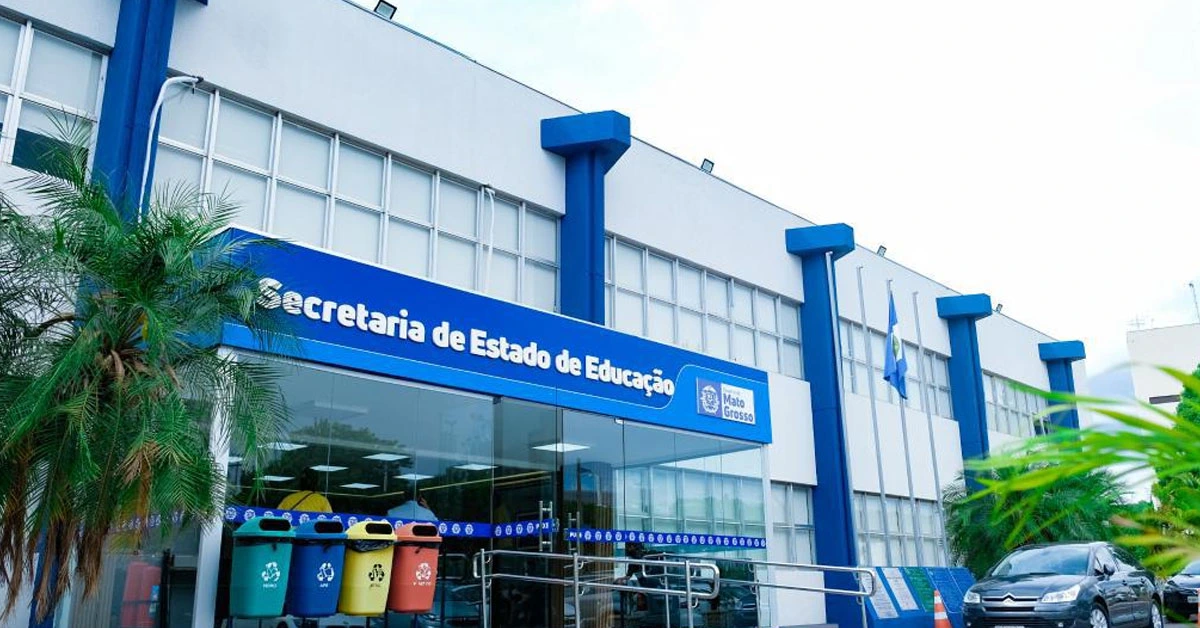 Prédio azul e branco da Secretaria do Estado de Educação do Mato Grosso (SEDUC MT)