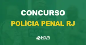 três policiais penais fardados de costas com texto sobre a imagem escrito concurso polícia penal rj