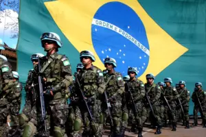 Militares do Exército Brasileiro em desfile. - Concurso Militar