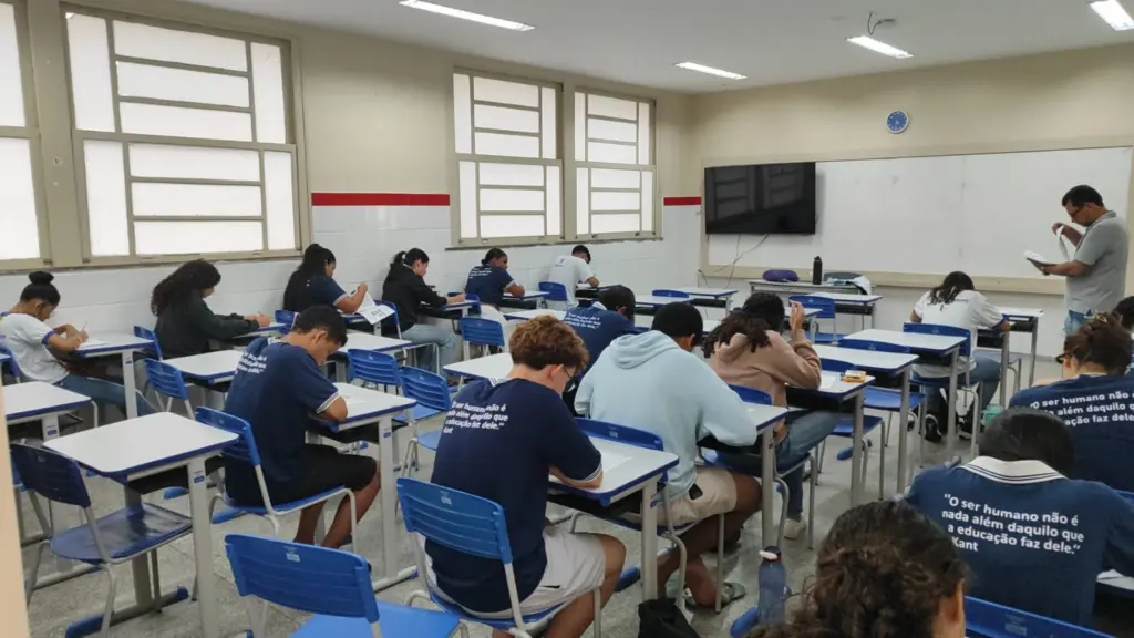 Alunos de uma escola estadual de sergipe em uma sala de aula - concurso seed se