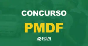 Dois policiais da polícia militar em pé na rua com carros ao fundo. Texto sobre a imagem Concurso PMDF