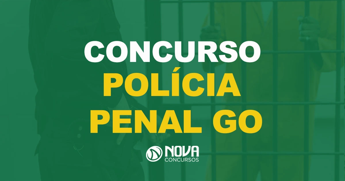 Policial penal trancando a porta da prisão com presidiário dentro da cela e texto sobre a imagem Concurso Polícia Penal GO