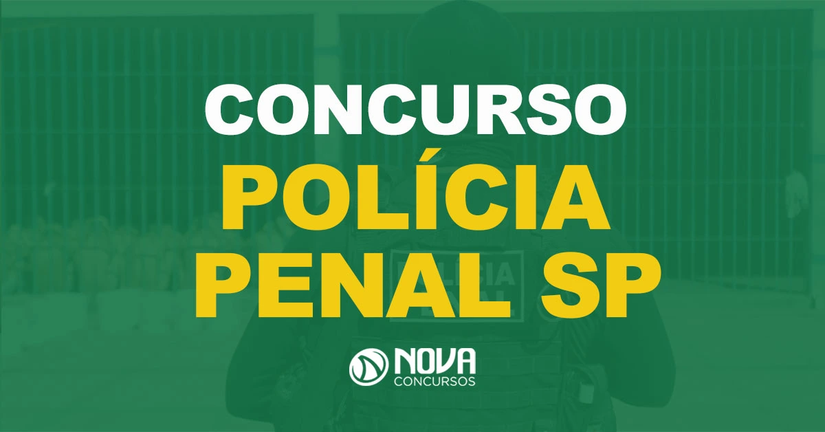 Policial penal uniformizado em frente a uma cela com presidiários com texto sobre a imagem Concurso Polícia Penal SP