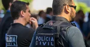 Dois policiais civis do Mato Grosso do Sul em patrulha.