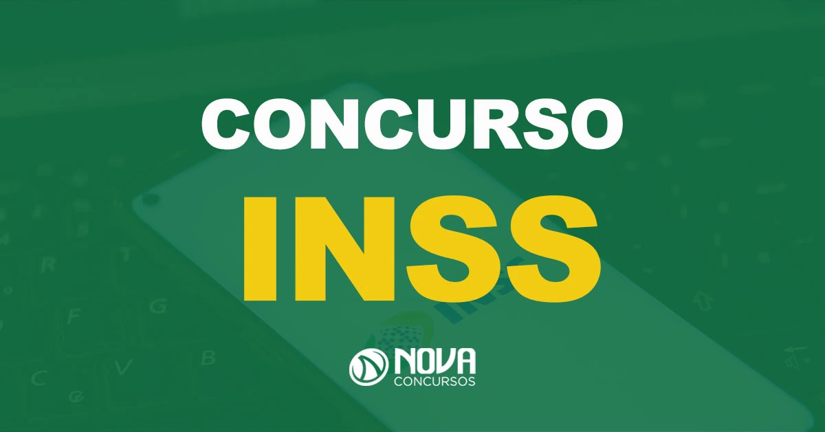 Celular sobre um teclado com a a tela ligada no aplicativo do INSS com texto sobre a imagem Concurso INSS