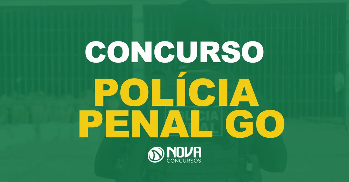 Agente penitenciário de costas com um uniforme e detentos sentados com texto sobre a imagem Concurso Polícia Penal BA