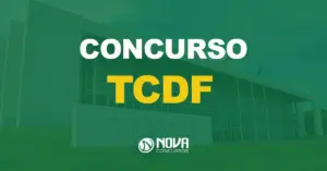 fachada do tribunal de contas do distrito federal com placa de metal e texto sobre a imagem escrito concurso TCDF