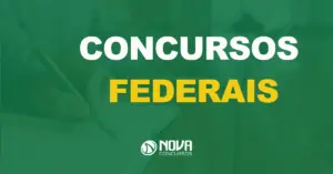 Concursos federais fundo verde. Sancionada lei que reestrutura carreiras. Folha na mesa e uma mão escrevendo