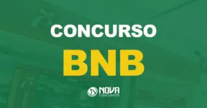 Entrada de uma agência do Banco do Nordeste predominantemente na cor vermelha com texto sobre a imagem Concurso BNB