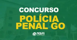 Fachada da diretoria geral de Polícia Penal com viaturas em frente com texto sobre a imagem Concurso Polícia Penal GO