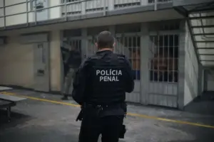 Imagem de um policial penal do Espírito Santo - Concurso Sejus ES 2025: Banca em definição. Edital até junho!