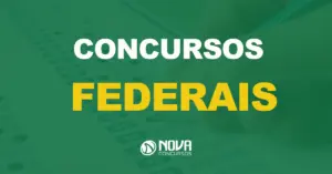 Mão de estudante preenchendo folha de respostas de teste com texto sobre a imagem Concursos Federais