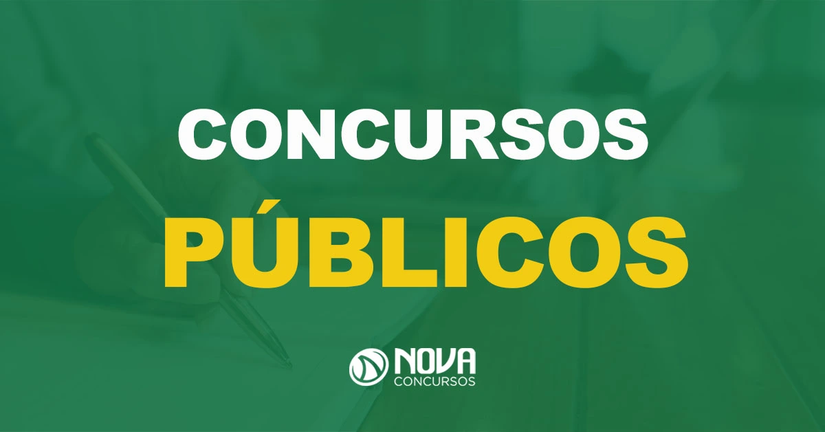 Homem de negócios anotando sobre a PL dos concursos em um caderno com uma caneta com texto sobre a imagem Concursos Públicos