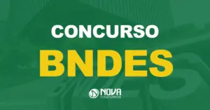 Fachada do prédio do BNDES com letreiro de metal e texto sobre a imagem escrito Concurso BNDES