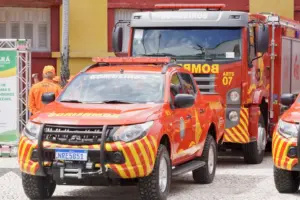 Viaturas do Corpo de Bombeiros do Ceará em exposição. – Concurso Bombeiros CE