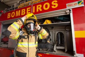 Concurso bombeiros MA colocando sua máscara