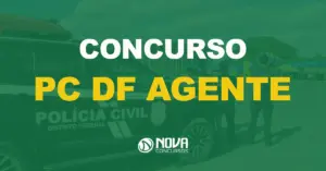 três policiais de costas ao lado de viatura da polícia civil com texto sobre imagem escrito concurso pc df agente