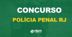 Policial Penal com colete segurando uma arma. Fundo verde concurso Polícia Penal RJ. Cronograma do edital deve sofrer atrasos.