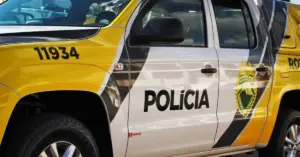 Visão lateral do carro da Polícia Militar do Estado do Paraná / Concurso PM PR