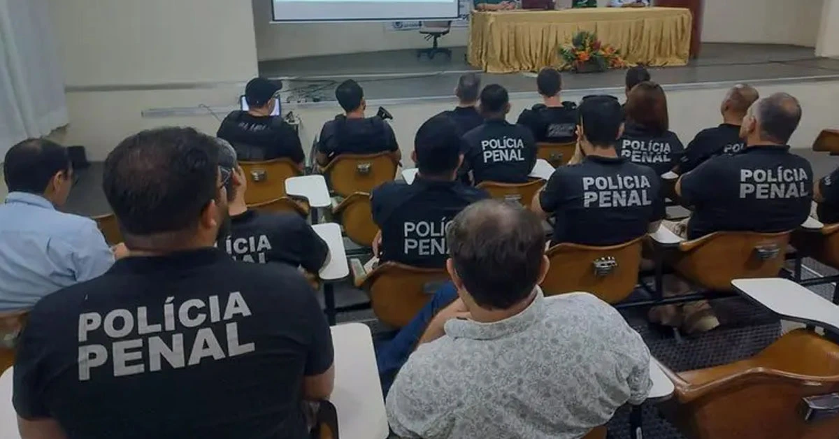 Grupo de políciais penais sentadas em cadeiras / Concurso Polícia Penal PB