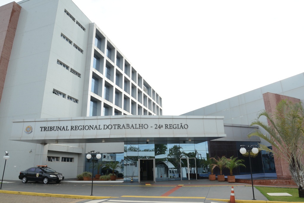 imagem da fachada do prédio do Tribunal Regional do Trabalho da 24ª Região (Concurso TRT MS)