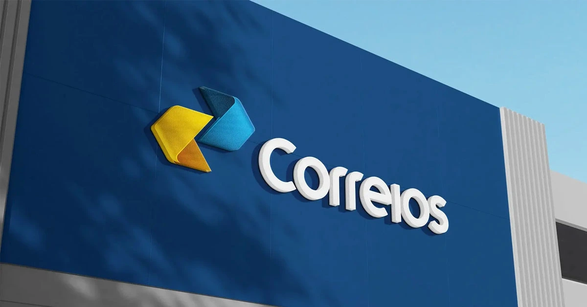 Fachada com letreiro dos correios em prédio azul / Concurso Correios