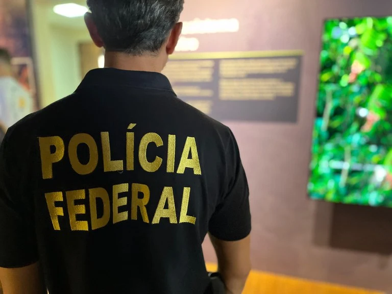 Homem aprovado no Concurso PF.