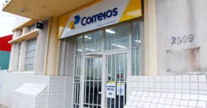 Fachada de uma das agências da Empresa Brasileira de Correios e Telégrafos / Concurso Correios