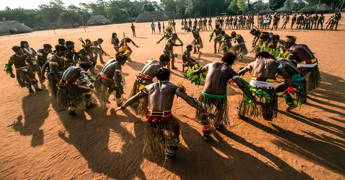 Roda de dança indígena em uma aldeia / Concurso Funai