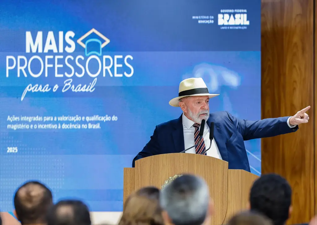 Presidente da república, Luís Inácio da Silva, em lançamento do novo programa do governo, CNU dos professores.