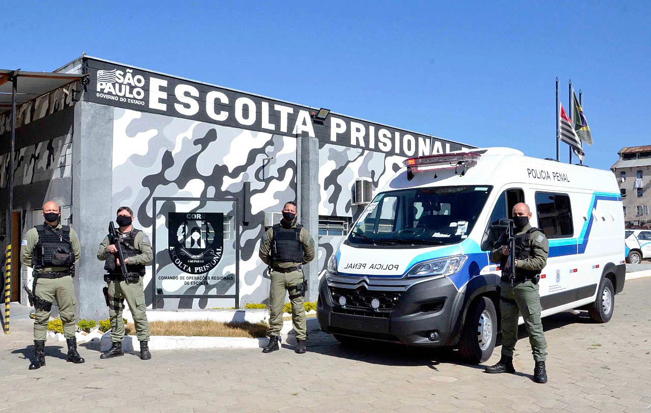 policiais penais em frente ao presídio no Estado de SP concurso polícia penal sp