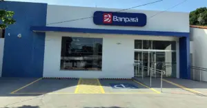 Fachada do prédio do banco do Pará com logo Banpará acima da porta / Concurso Banpará