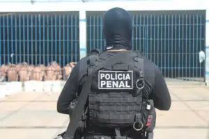 Policial Penal trabalhando na Unidade Prisional