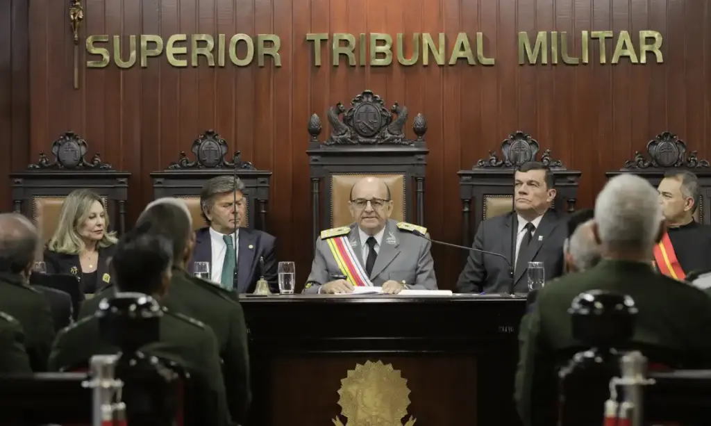 Reunião em Supremo Tribunal Militar / Concurso STM