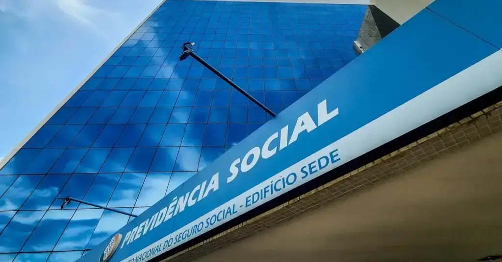 Entrada do INSS em um dia ensolarado / Próximo concurso INSS